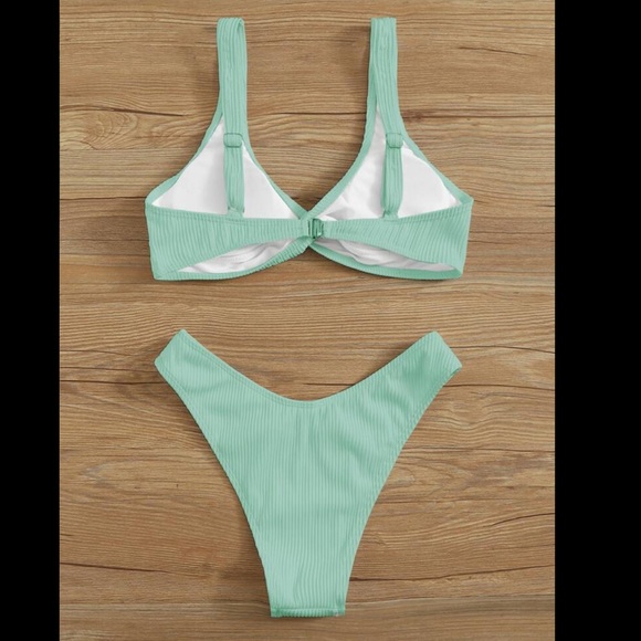 Bikini - Picture 2 of 2